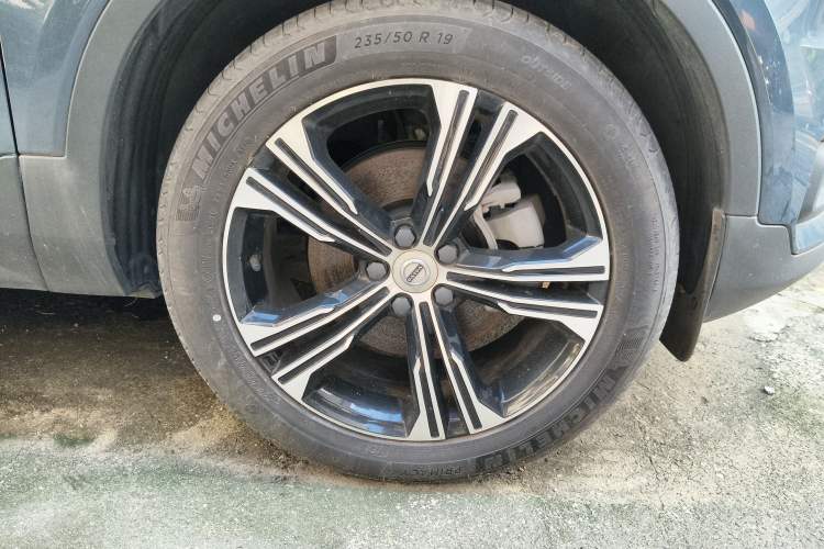 Used Volvo XC40 2021 T4 Four-Wheel Drive Smart Luxury Edition Right Front Wheel Hub