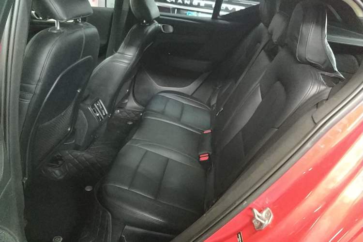 Used Volvo XC40 2021 T4 4x4 SmartDrive Fashion Edition Left Rear Seat