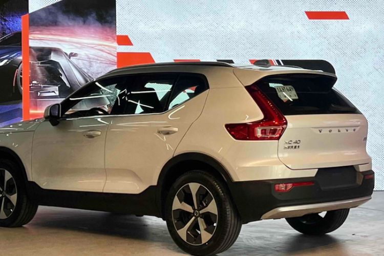 Used Volvo XC40 2023 B4 4x4 Smart Luxury Edition Exterior 3