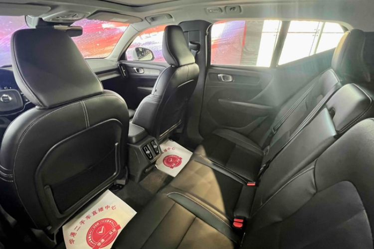 Used Volvo XC40 2023 B4 4x4 Smart Luxury Edition Interior 3