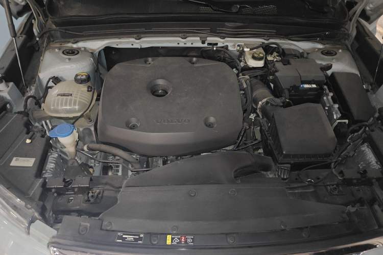 Used Volvo XC40 2019 T4 Four-Wheel Drive Midnight Amazon Blue Engine Bay