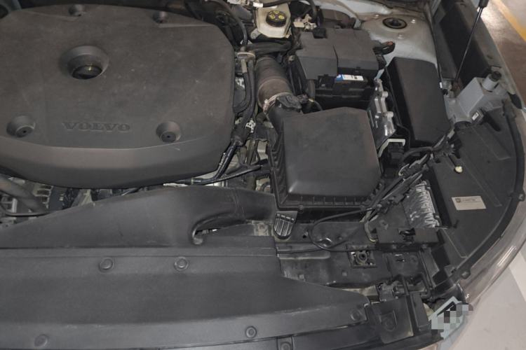 Used Volvo XC40 2019 T4 Four-Wheel Drive Midnight Amazon Blue Engine Bay Left
