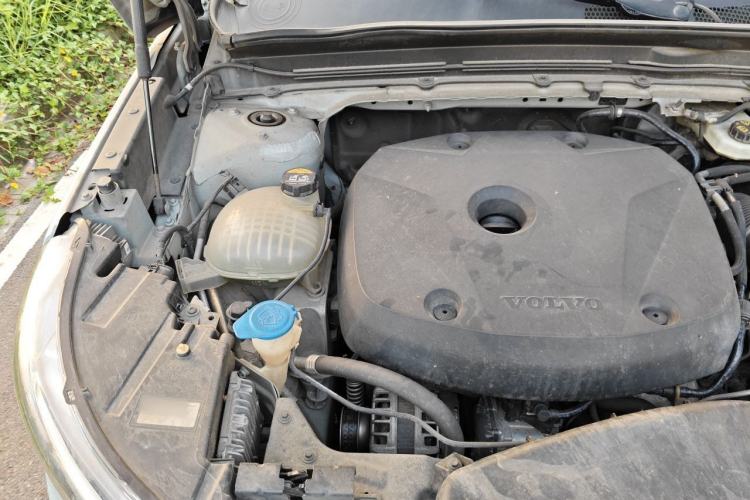 Used Volvo XC40 2019 T4 Four-Wheel Drive Midnight Amazon Blue Engine Bay Right