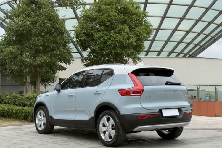 Used Volvo XC40 2019 T4 Four-Wheel Drive Midnight Amazon Blue Exterior 13