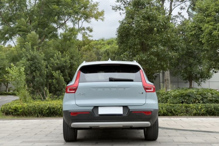 Used Volvo XC40 2019 T4 Four-Wheel Drive Midnight Amazon Blue Exterior 2