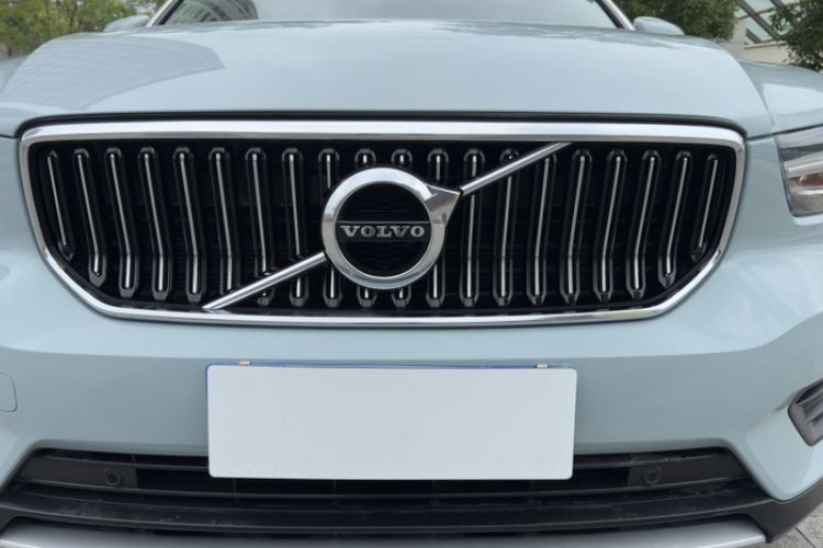 Used Volvo XC40 2019 T4 Four-Wheel Drive Midnight Amazon Blue Exterior 3