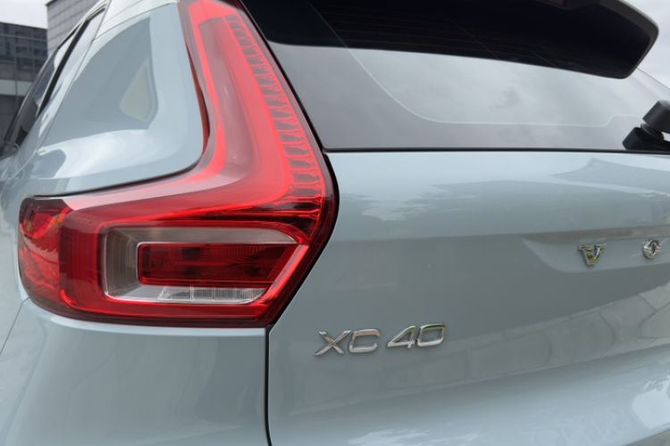 Used Volvo XC40 2019 T4 Four-Wheel Drive Midnight Amazon Blue Exterior 4