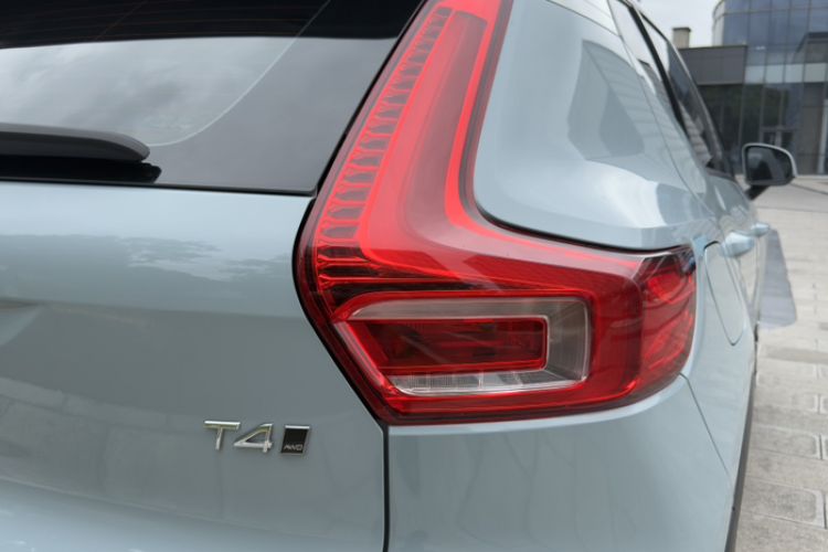 Used Volvo XC40 2019 T4 Four-Wheel Drive Midnight Amazon Blue Exterior 7