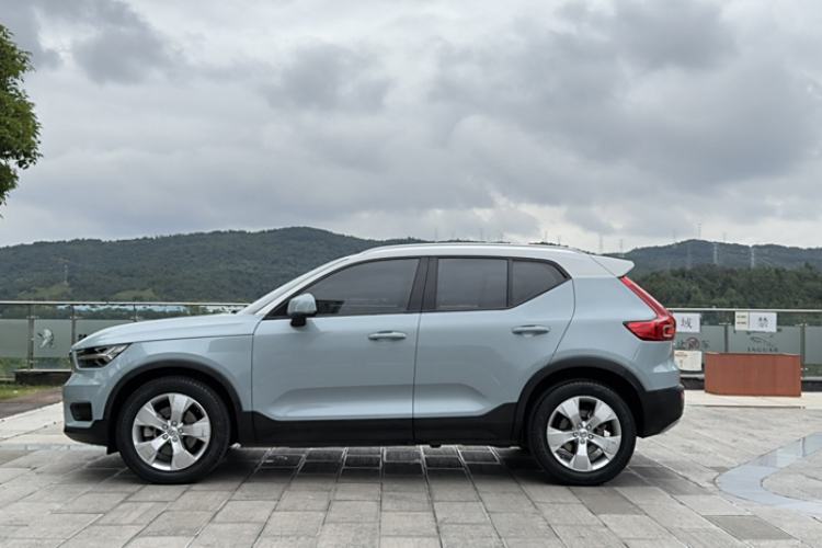 Used Volvo XC40 2019 T4 Four-Wheel Drive Midnight Amazon Blue Exterior 8