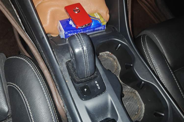 Used Volvo XC40 2019 T4 Four-Wheel Drive Midnight Amazon Blue Gear Lever