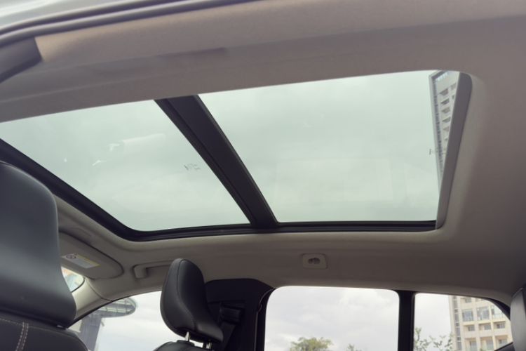 Used Volvo XC40 2019 T4 Four-Wheel Drive Midnight Amazon Blue Headliner