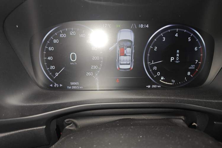 Used Volvo XC40 2019 T4 Four-Wheel Drive Midnight Amazon Blue Instrument Cluster