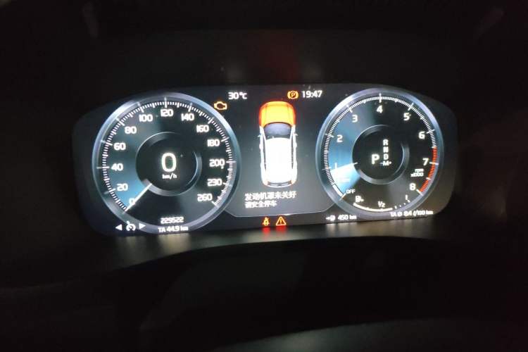 Used Volvo XC40 2019 T4 Four-Wheel Drive Midnight Amazon Blue Instrument Cluster