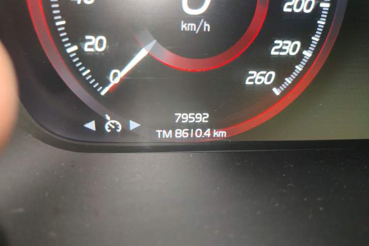 Used Volvo XC40 2019 T4 Four-Wheel Drive Midnight Amazon Blue Odometer Close Up