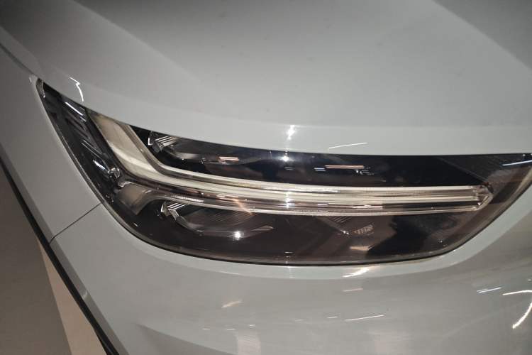 Used Volvo XC40 2019 T4 Four-Wheel Drive Midnight Amazon Blue Right Front Headlight