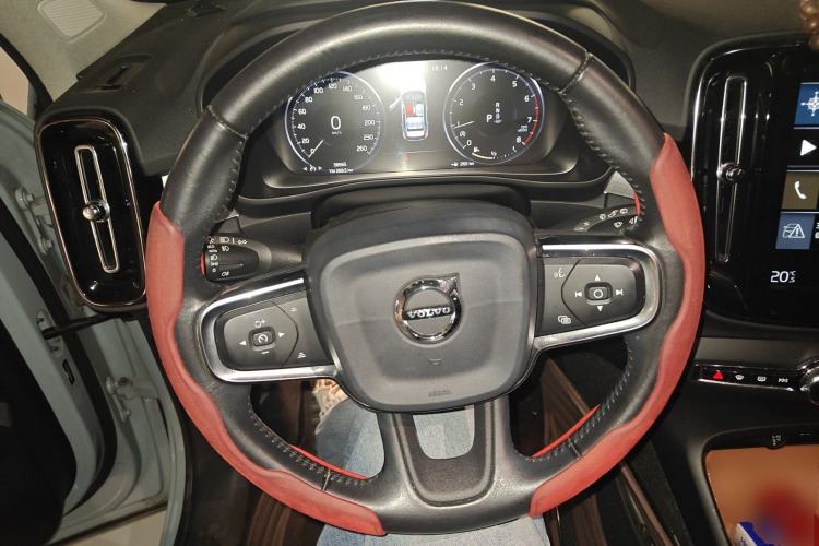 Used Volvo XC40 2019 T4 Four-Wheel Drive Midnight Amazon Blue Steering Wheel