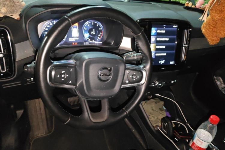 Used Volvo XC40 2019 T4 Four-Wheel Drive Midnight Amazon Blue Steering Wheel