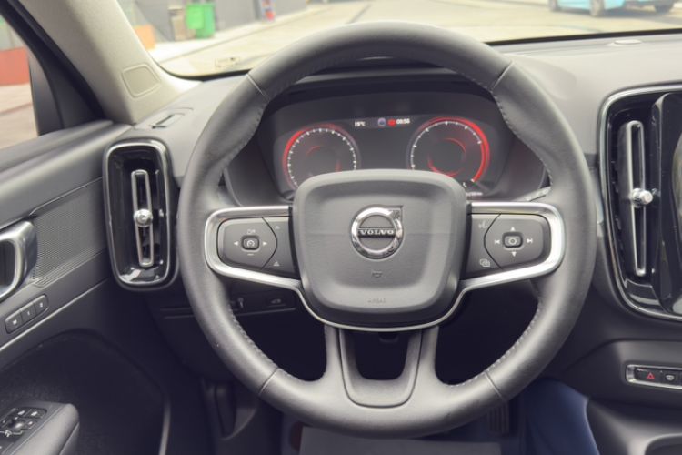 Used Volvo XC40 2019 T4 Four-Wheel Drive Midnight Amazon Blue Steering Wheel
