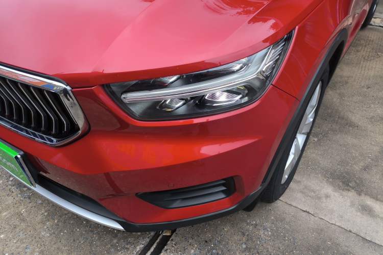 Used Volvo XC40 2019 T4 4x4 Midday Lava Red Left Front Headlight