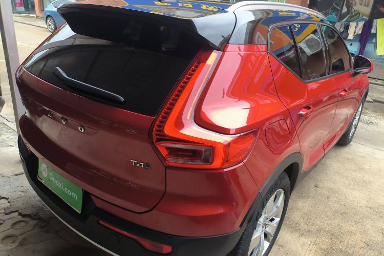 Used Volvo XC40 2019 T4 4x4 Midday Lava Red Rear Right 45 Deg