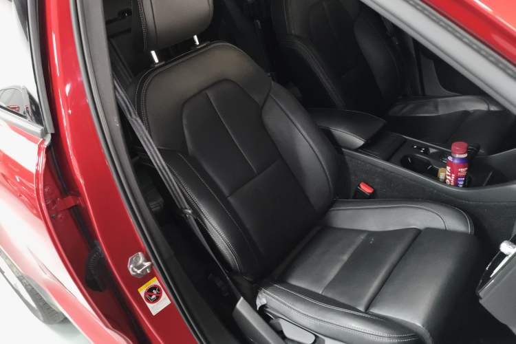 Used Volvo XC40 2019 T4 4x4 Midday Lava Red Right Front Seat