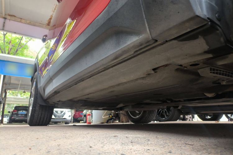 Used Volvo XC40 2019 T4 4x4 Midday Lava Red Right Side Sill