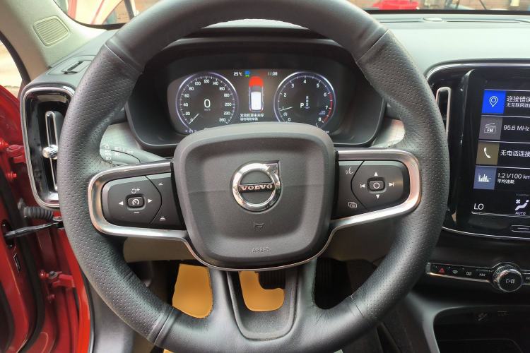 Used Volvo XC40 2019 T4 4x4 Midday Lava Red Steering Wheel