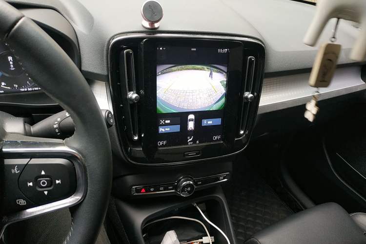 Used Volvo XC40 2019 T4 Four-Wheel Drive Dawn Ice White Audio And AC Panel