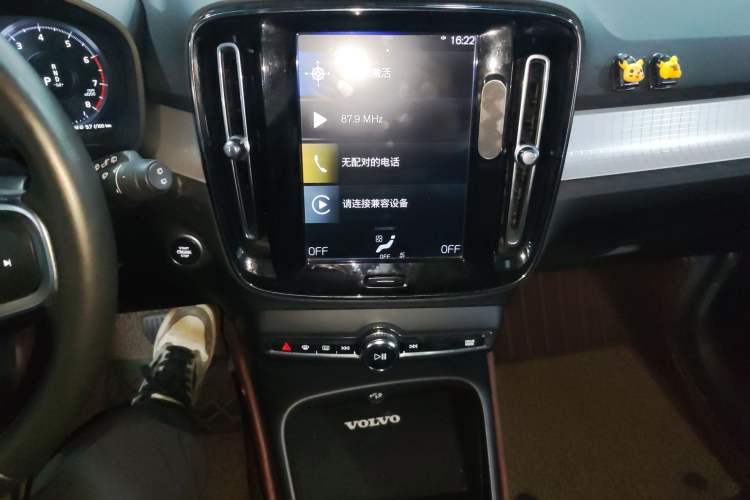 Used Volvo XC40 2019 T4 Four-Wheel Drive Dawn Ice White Audio And AC Panel