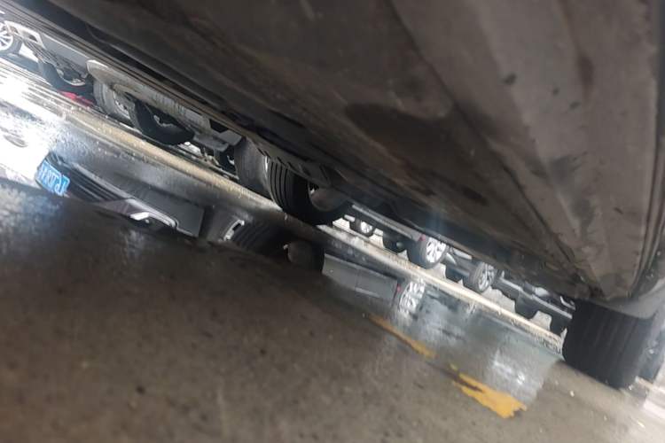 Used Volvo XC40 2019 T4 Four-Wheel Drive Dawn Ice White Chassis Front Left