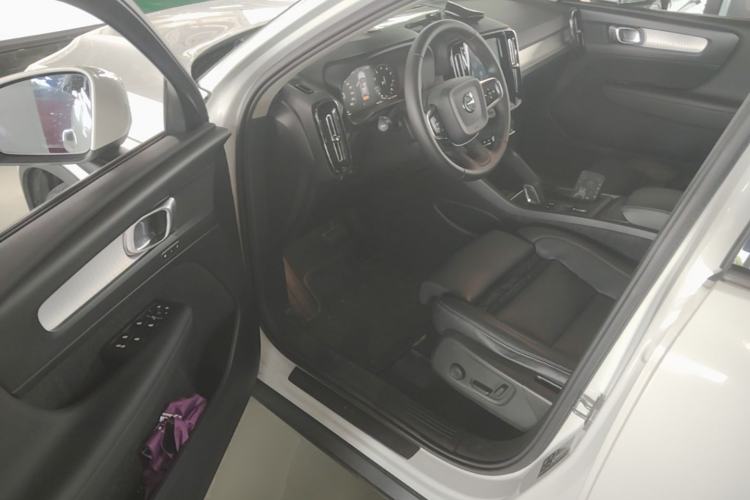 Used Volvo XC40 2019 T4 Four-Wheel Drive Dawn Ice White Driver Seat