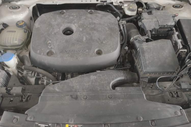 Used Volvo XC40 2019 T4 Four-Wheel Drive Dawn Ice White Engine Bay