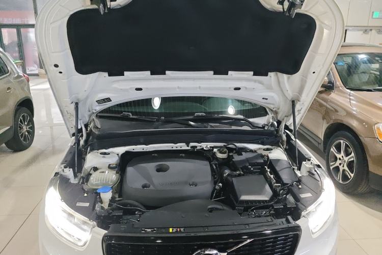 Used Volvo XC40 2019 T5 4x4 Sport Sunset Crystal White Engine Bay