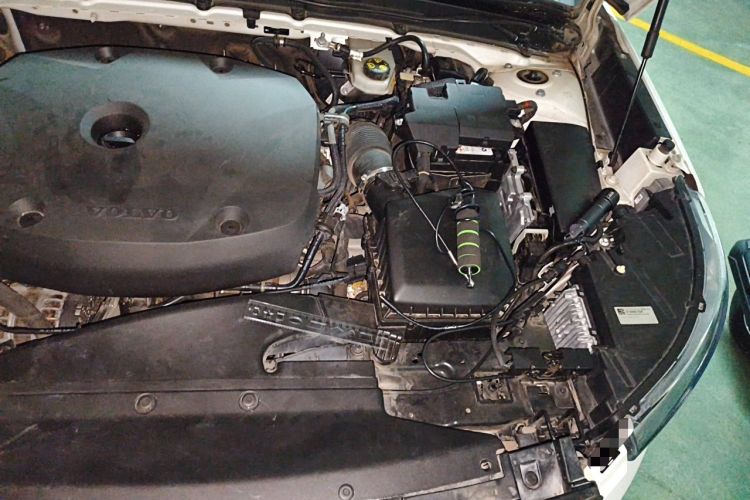Used Volvo XC40 2019 T4 Four-Wheel Drive Dawn Ice White Engine Bay Left