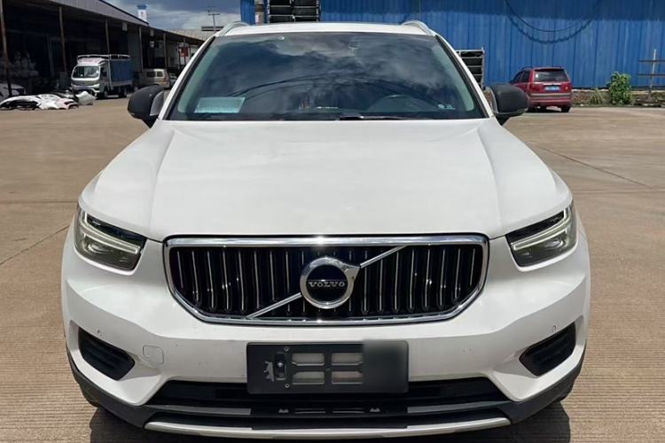 Used Volvo XC40 2019 T4 Four-Wheel Drive Dawn Ice White Exterior 1