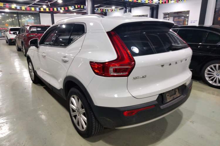 Used Volvo XC40 2019 T4 Four-Wheel Drive Dawn Ice White Exterior 2