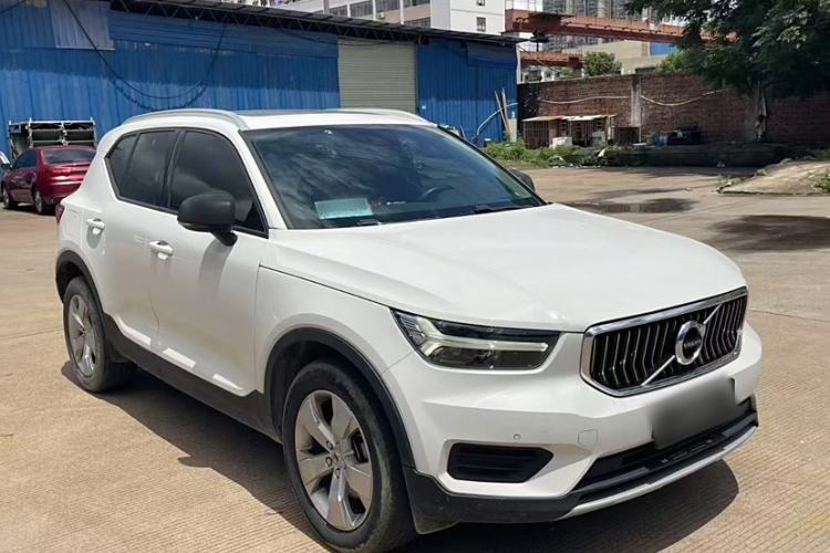 Used Volvo XC40 2019 T4 Four-Wheel Drive Dawn Ice White Exterior 2
