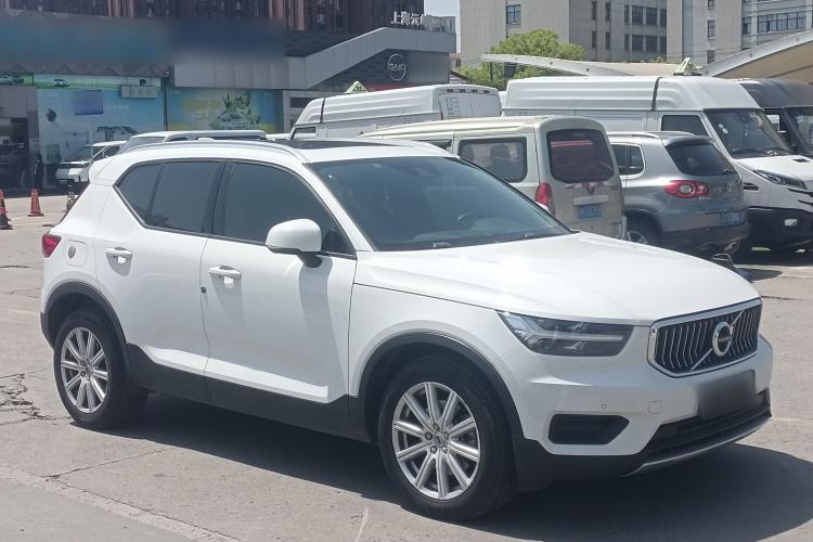 Used Volvo XC40 2019 T4 Four-Wheel Drive Dawn Ice White Exterior 3