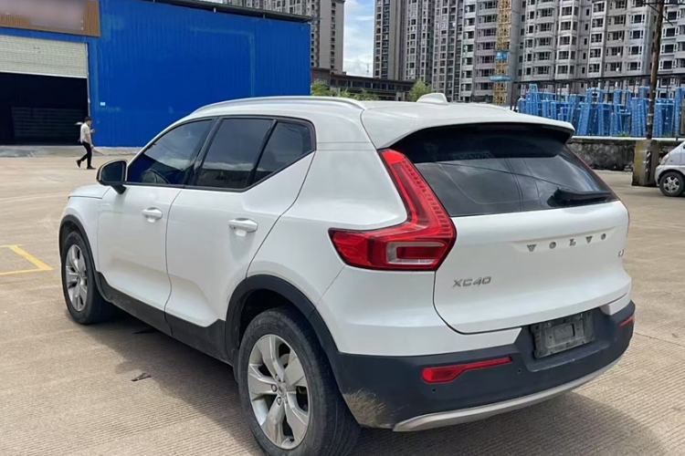 Used Volvo XC40 2019 T4 Four-Wheel Drive Dawn Ice White Exterior 3