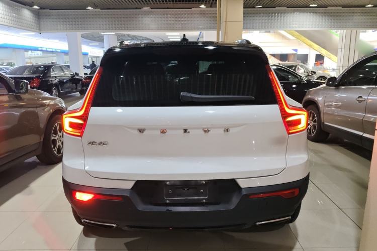 Used Volvo XC40 2019 T5 4x4 Sport Sunset Crystal White Exterior 4