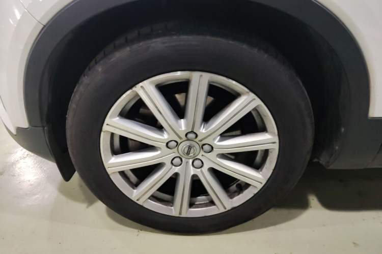 Used Volvo XC40 2019 T4 Four-Wheel Drive Dawn Ice White Exterior 4