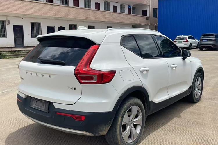Used Volvo XC40 2019 T4 Four-Wheel Drive Dawn Ice White Exterior 4