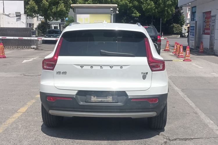 Used Volvo XC40 2019 T4 Four-Wheel Drive Dawn Ice White Exterior 5