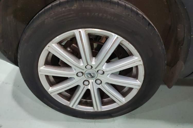 Used Volvo XC40 2019 T4 Four-Wheel Drive Dawn Ice White Exterior 5