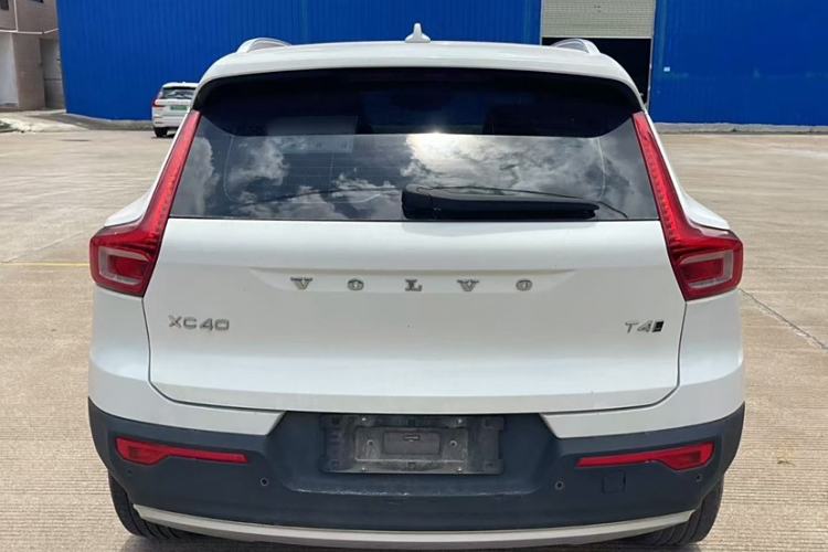 Used Volvo XC40 2019 T4 Four-Wheel Drive Dawn Ice White Exterior 5