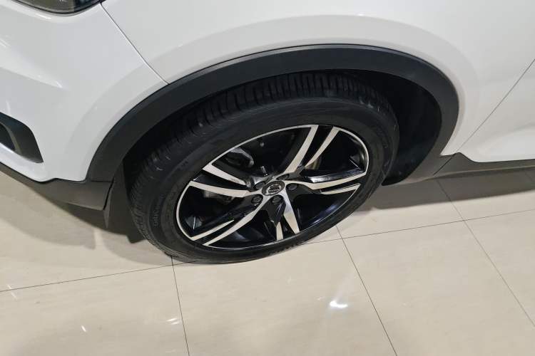 Used Volvo XC40 2019 T5 4x4 Sport Sunset Crystal White Exterior 7