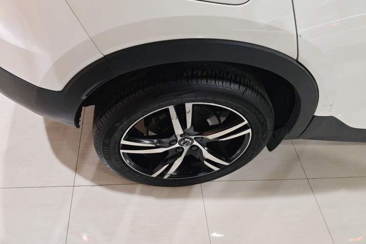 Used Volvo XC40 2019 T5 4x4 Sport Sunset Crystal White Exterior 8
