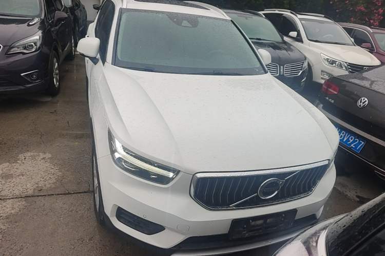 Used Volvo XC40 2019 T4 Four-Wheel Drive Dawn Ice White Front