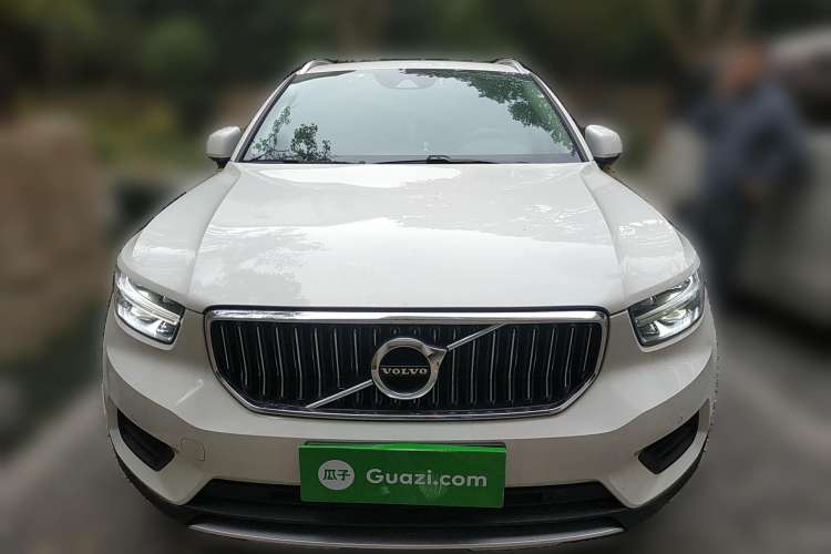 Used Volvo XC40 2019 T4 Four-Wheel Drive Dawn Ice White Front
