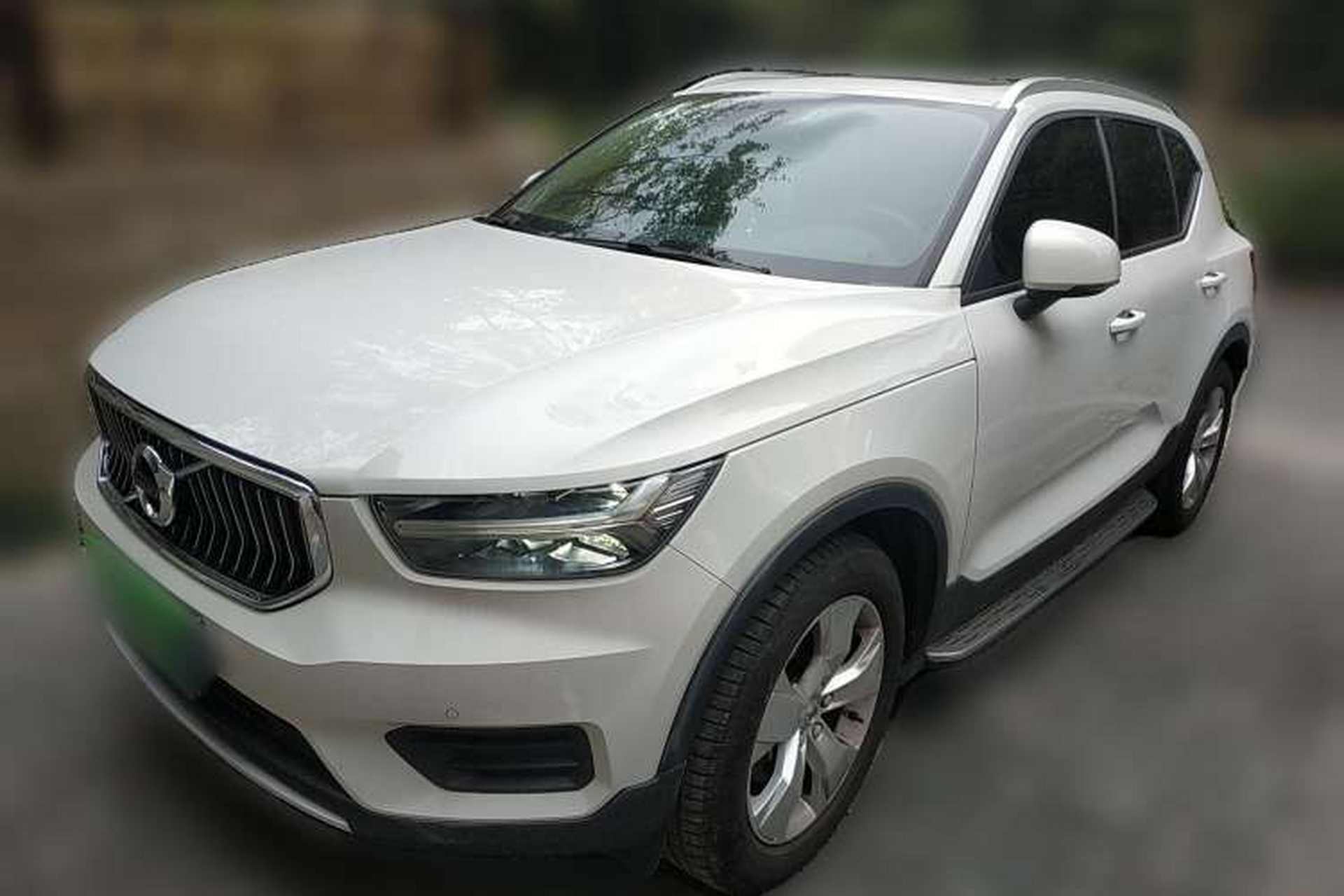 Used Volvo XC40 2019 T4 Four-Wheel Drive Dawn Ice White Front Left 45 Deg